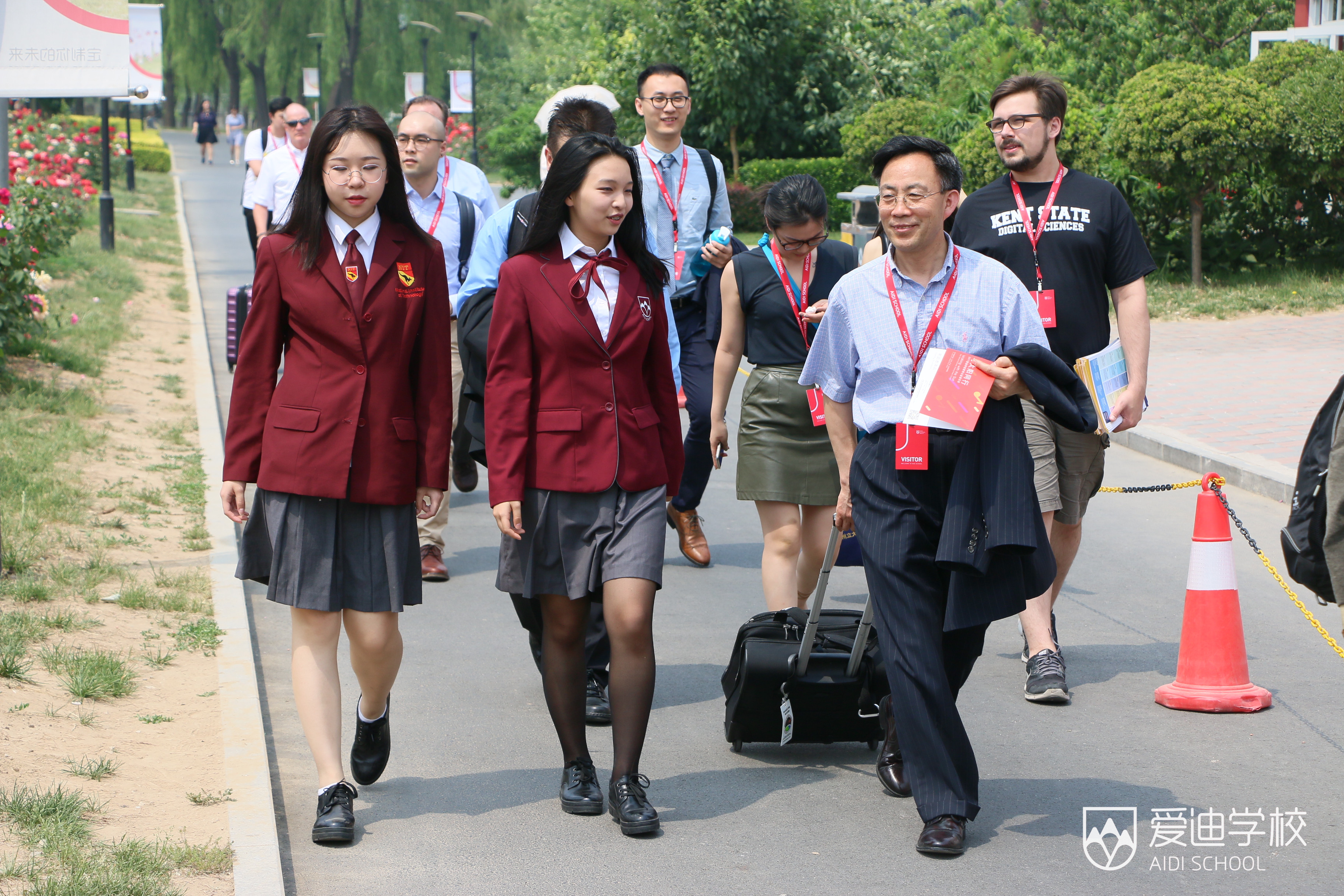肯特州立大學(xué)教授團(tuán)來訪愛迪學(xué)校解讀美國STEM教育