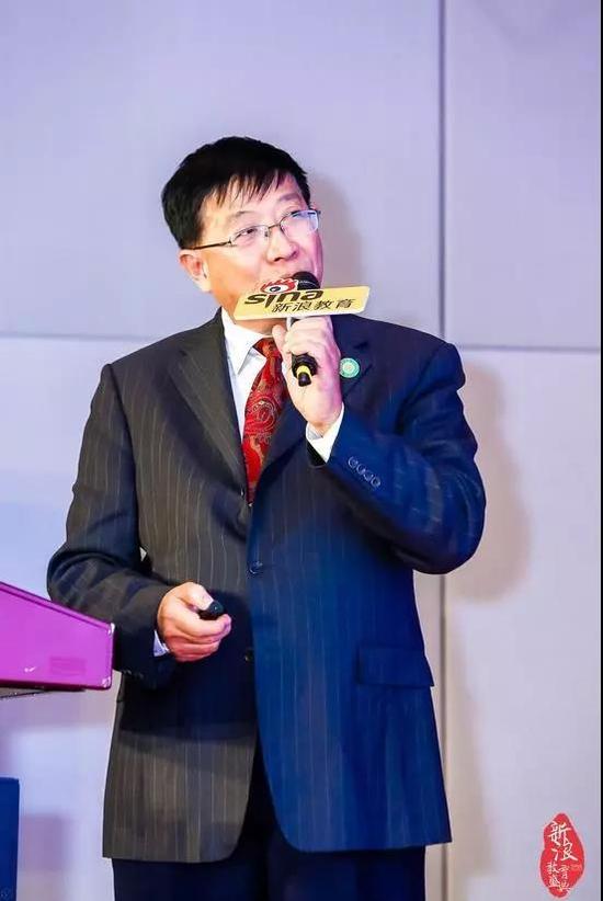 包玉剛吳子?。簢H學校的出路是發掘學生個性