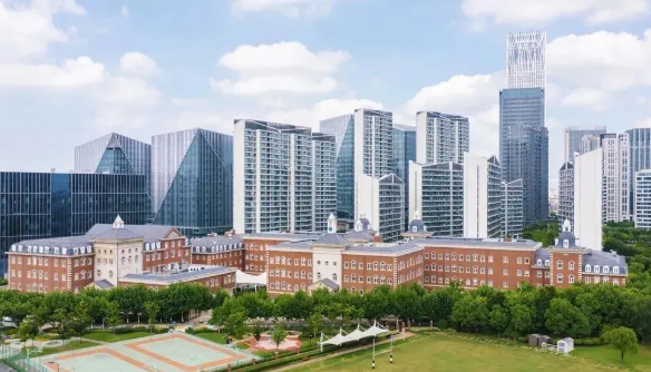2025年上海惠靈頓學(xué)校招生學(xué)費是多少？