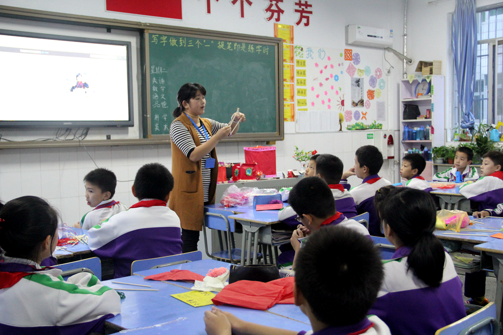 團結協作做手工 奇思妙想創意新